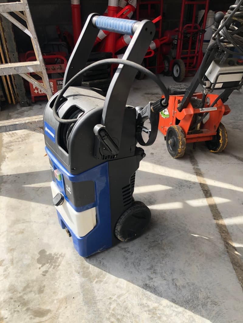1,800 PSI Electric Pressure Washer