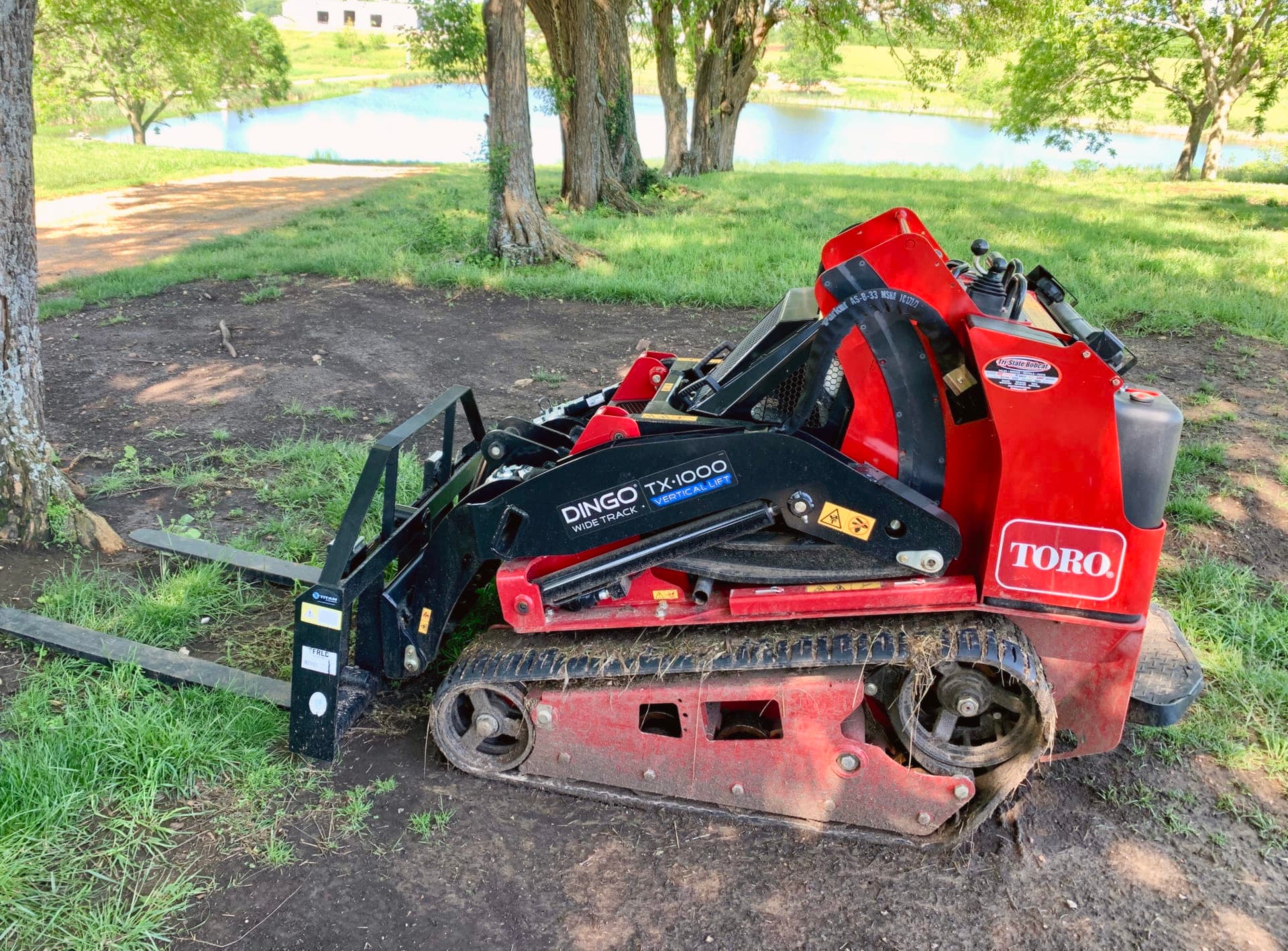 Toro Dingo T1000 Mini Skid Steer